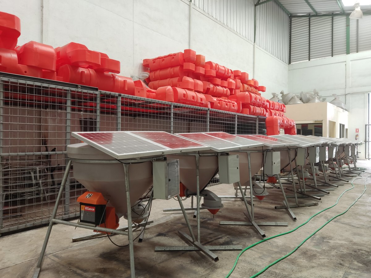 CamaronTec's tweet photo. Producción de Alimentadores Automáticos para Camarones en nuestros talleres en Durán, Ecuador 💯🇪🇨. Listos para entrega inmediata y puesta en marcha en su #Camaronera #alimentadoresautomaticos #camaronicultura #acuicultura #feedershrimp #camaron #ecuador🇪🇨 https://t.co/8AUQx8QrtU