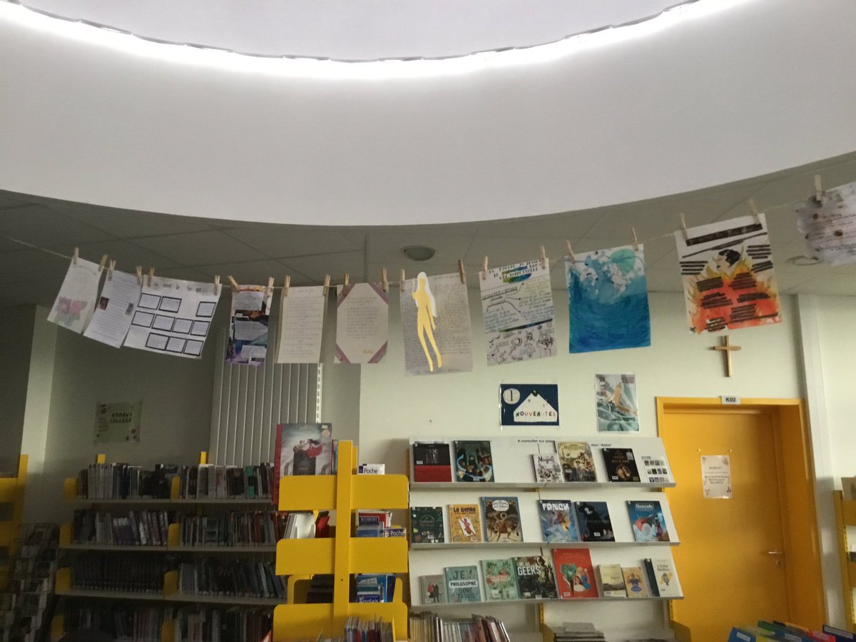 El_Ollivier's tweet photo. Nos élèves ont du talent ! 
Trois lycéennes de 1ere ont œuvré en toute autonomie pour mettre en scène leurs productions et créations au CDI. Bravo à Léonie, Amandine et Noé pour cet investissement @SFND_Lesneven @enscatho29 @acrennes @Marie_henry_leg https://t.co/xY2BDFkchD