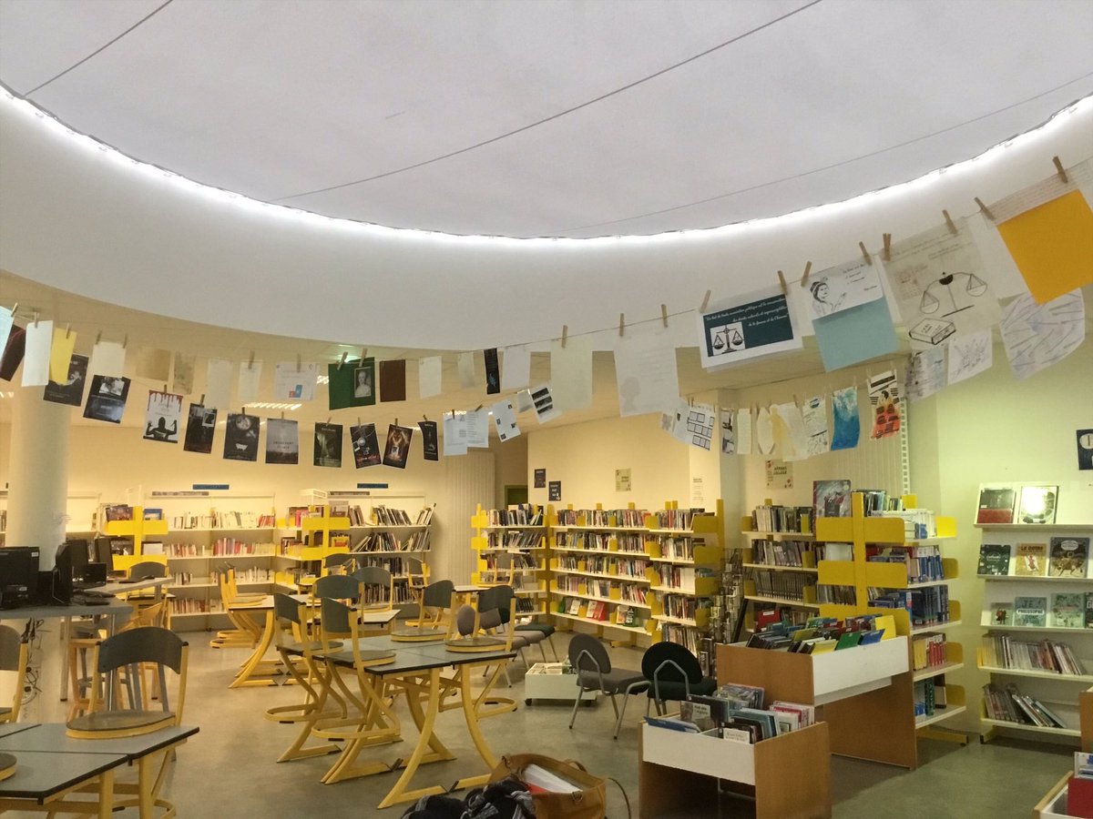 El_Ollivier's tweet photo. Nos élèves ont du talent ! 
Trois lycéennes de 1ere ont œuvré en toute autonomie pour mettre en scène leurs productions et créations au CDI. Bravo à Léonie, Amandine et Noé pour cet investissement @SFND_Lesneven @enscatho29 @acrennes @Marie_henry_leg https://t.co/xY2BDFkchD