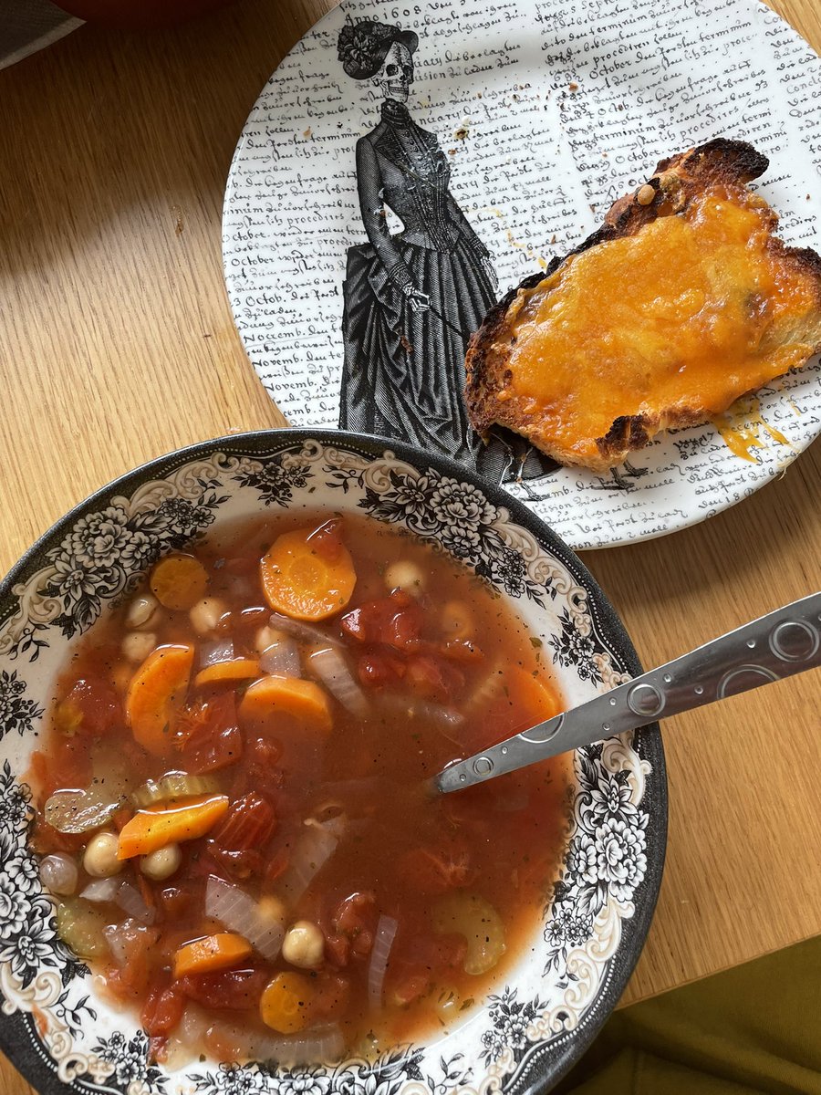 merrymassage's tweet photo. The perrrrrfect lunch on a crappy winter day. #overthesnow #bringonspring https://t.co/DmgV6RZgMA