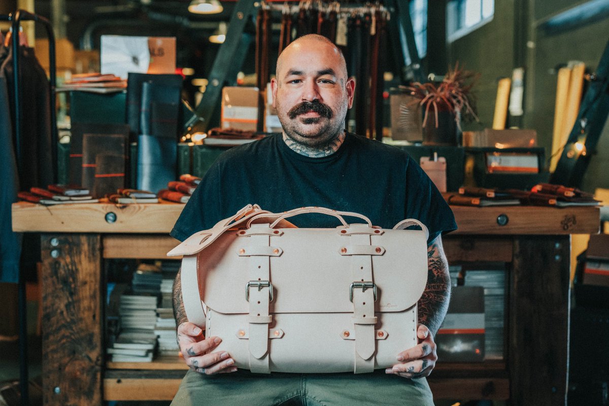 ColsenKeane's tweet photo. We mentioned this guy yesterday. No, not Jason Hanna @whatsgood_jason , whose tattoo studio is located in our building (give him a follow!), the *other* guy. Have you met our No. 4311 Satchel? https://t.co/rikfM0Fv6S