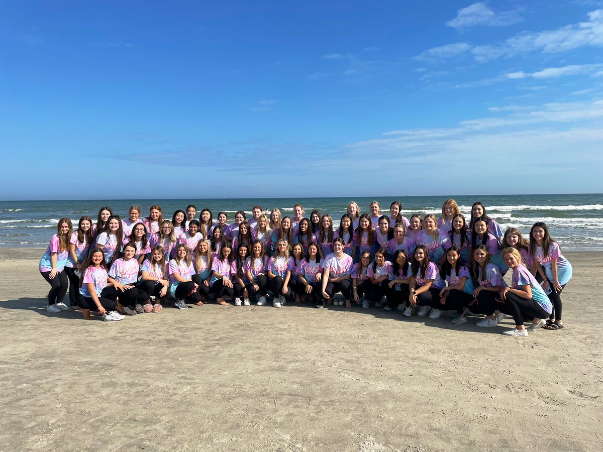 aylor_rix's tweet photo. @CoppellLariette made it to Galveston! #DreamTeam #CHSReset https://t.co/bLRkeQzMx3