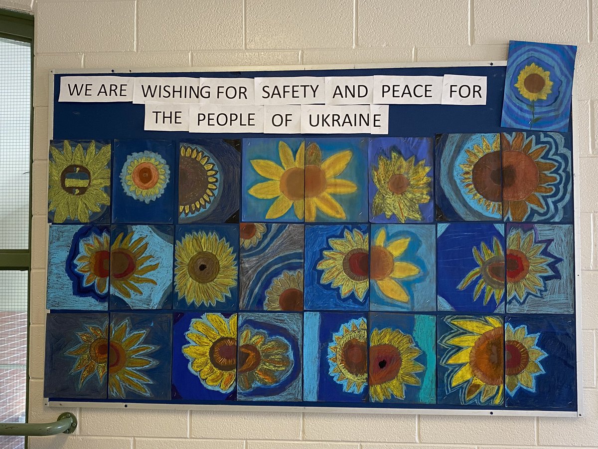 JamieLotton's tweet photo. Students created these beautiful sunflowers this week in support of the those living in the Ukraine 💙💛🌻🇺🇦 https://t.co/h4GhQCkYuf