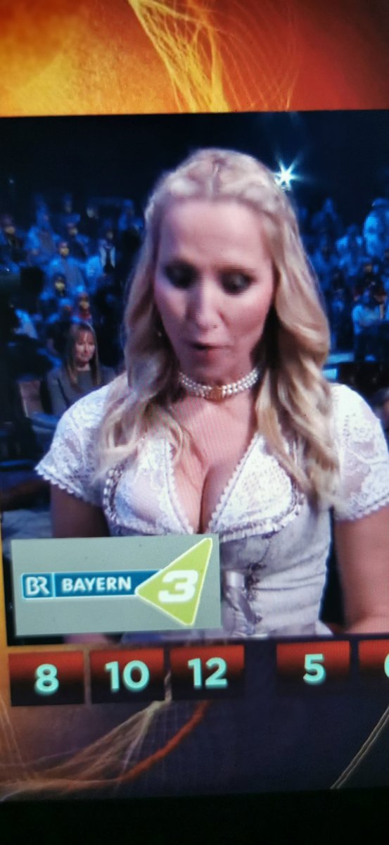 sagittariustea's tweet photo. Bayern so Dirndl für den Weltfrieden, alles klar #Germany12Points https://t.co/yErJwM2UZF