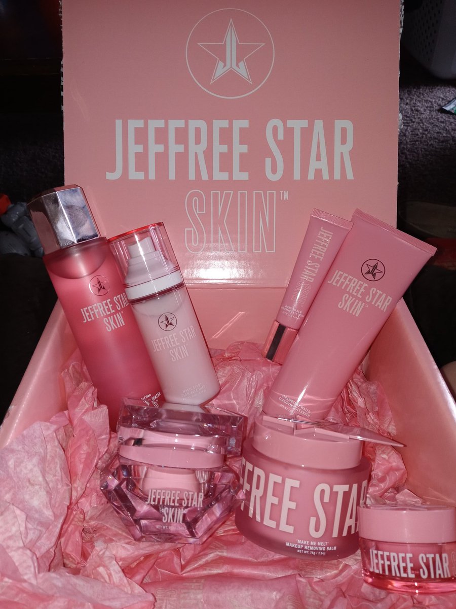 TheeReal_McCoy's tweet photo. OMG @JeffreeStar you really did THAT BABYYYY!!! I cannot wait to dive into this beauty!!! Keep doing your thang, Miss THANG!!! #JeffreeStarSkin #JeffreeStarCosmetics https://t.co/b8jCBRKV9G