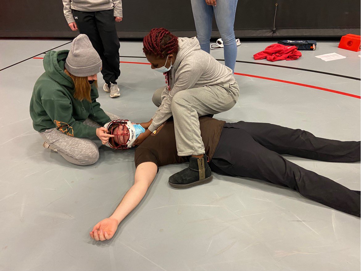 jrdurst611's tweet photo. Practicing crucial life-saving skills @FrostburgState! Happy #NATM2022! Interested in athletics and medicine?! Check out FSU's MSAT Program. @NATA1950 @D3_MAATA @Maryland_ATs #D3ProvidesHealthcareEverywhere #BeABobcat https://t.co/k0lDMIwvau