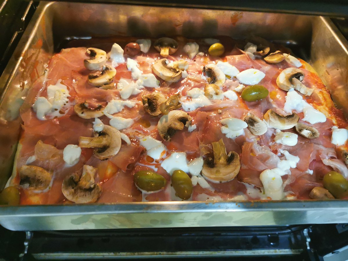 AngelBordonaro's tweet photo. Venerdì è #Propaganda e dai, anche un po' pizza 🍕 https://t.co/nt2K3cmgYK