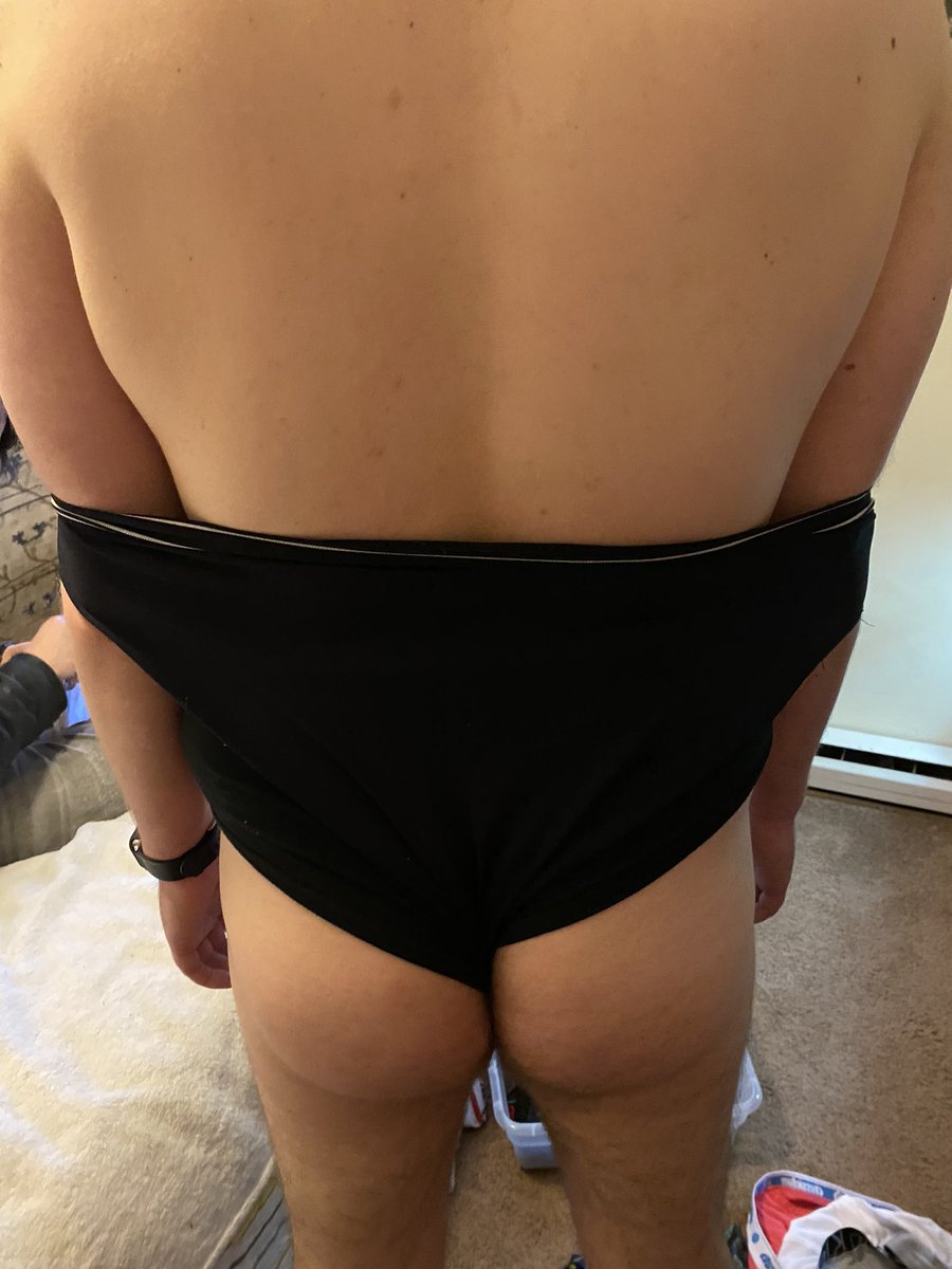 SecretPornPage's tweet photo. WEDGIE FIGHTTTTTT!!! Watching two nerds fight might be my new fav thing 😂 loser got a swirly I’ll let y’all guess who lost 😈
•
•
•
#wedgie #wedgieboy #wedgiefight #shoulderwedgie #frontalwedgie #wedgienerds #wedgiebully https://t.co/otXrENysCD
