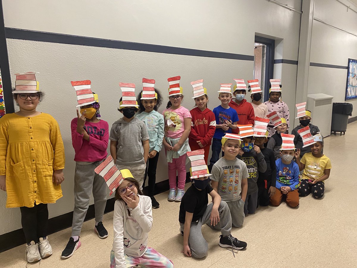 CarrieCullen5's tweet photo. Fun week celebrating Dr. Seuss’ birthday! Thank you @mrsianuale class for the awesome zoom celebration! https://t.co/dkE39HC4Mo