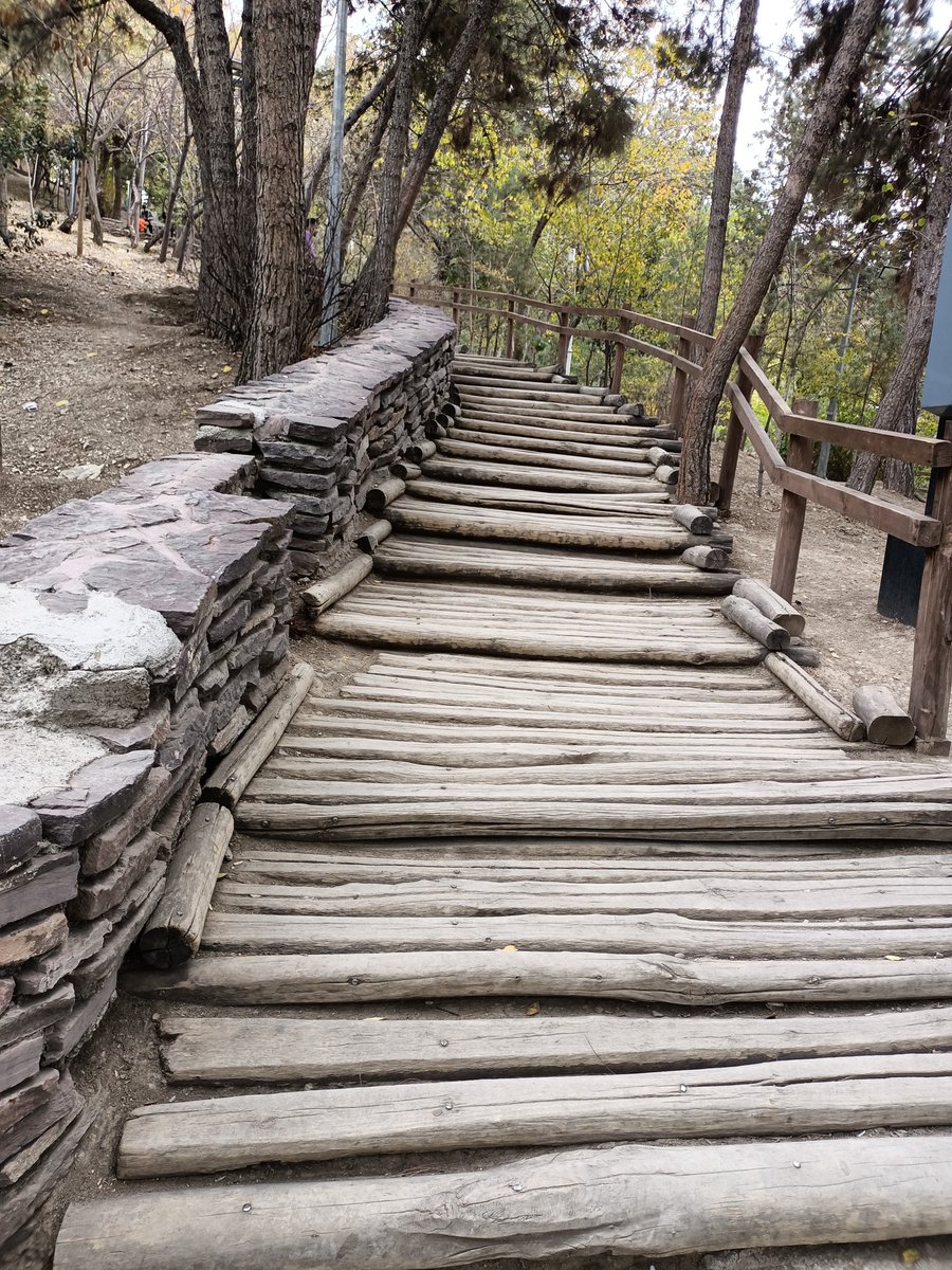 وإني للمشوق وما حبيب ٌ
فكيف اذا انست به وغابا