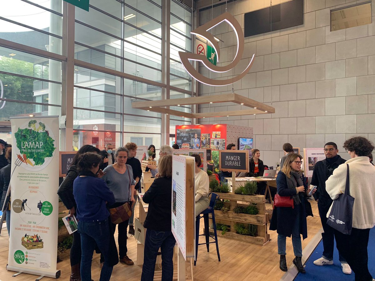 Merci à nos équipes et à nos invités présents sur le stand @paris_maville Hall4,  <a href="/Salondelagri/">Salon International de l'Agriculture</a> #SIA. Aujourd’hui, petits et grands ont échangé et appris avec @Merci_raymond, <a href="/SousLesFraises/">Sous les fraises</a>, Les champs des possibles et <a href="/AMAP_IDF/">Réseau AMAP IDF</a> 🙏🏽👏🏽👏🏽🥬🥕🌾🌸 
Encore 2 jours pr en profiter 😉