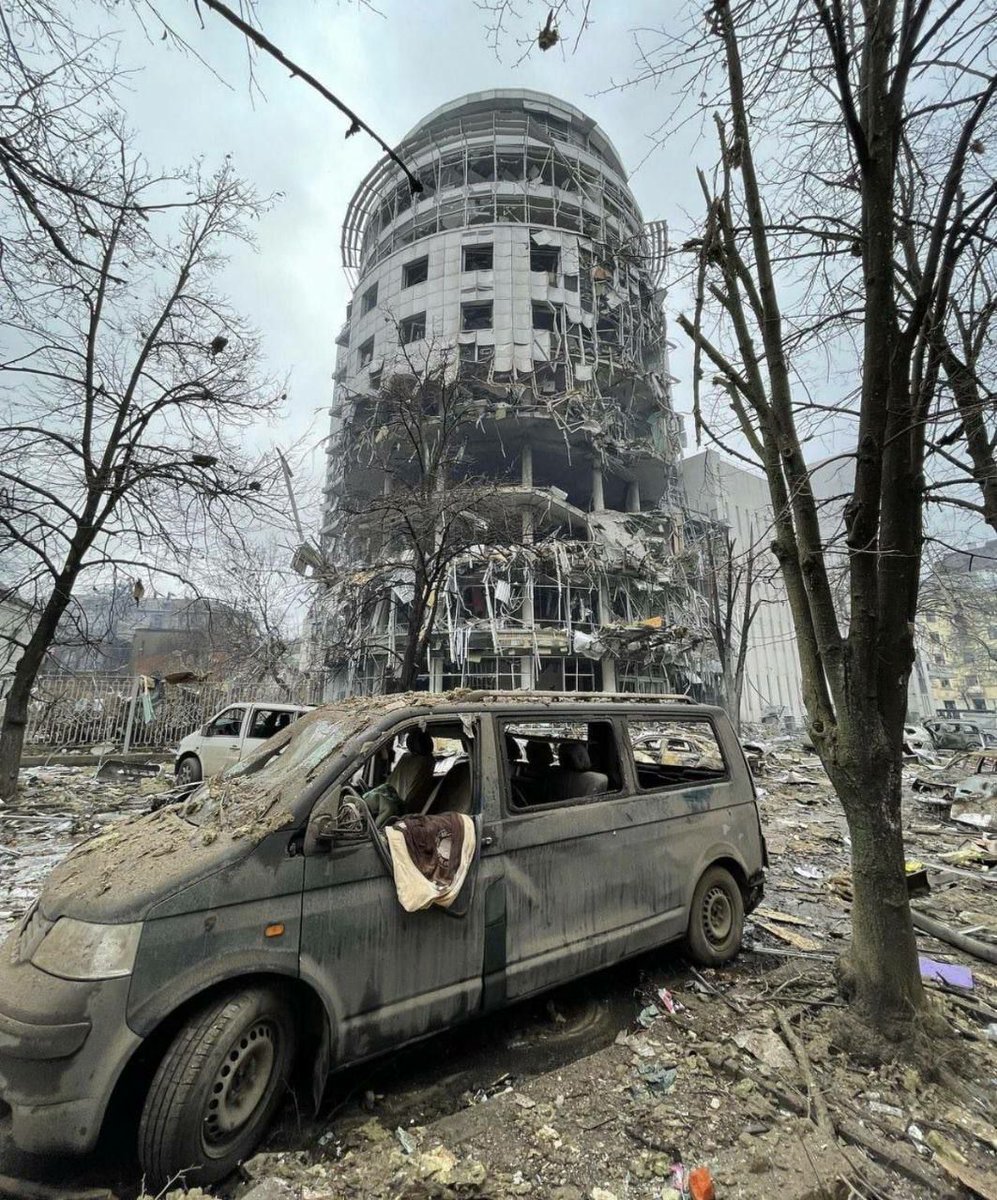 deanmon_w's tweet photo. Вот так выглядит "русский мир" 
Мой дом. Мой Харьков. Вы сгорите в аду, ублюдки. Я ненавижу вас всей душой. 

"Russian world" in my homeland. The city Kharkiv. You're going to burn in the hell, bastards. 
#StopPutinNOW #Харьков #SlavaUkraini #StandWithUkraine️ https://t.co/remgeeYs0D