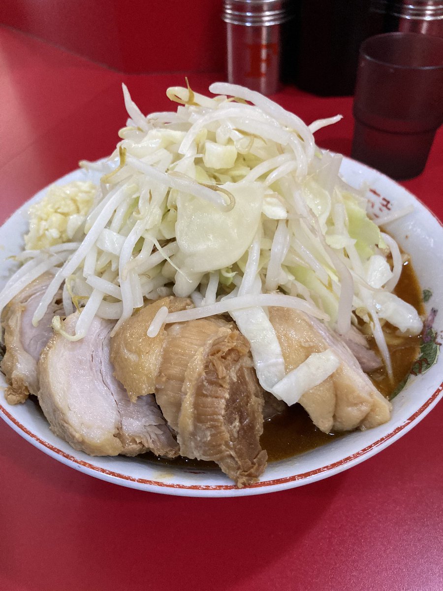 psy_kobu's tweet photo. ラーメン二郎　札幌店
先日食べた豚ラーメン＋TARO
平日昼はなかなか行けないのでかなり久しぶりのTAROだったけど美味かったなぁ。身体もあったまった。 https://t.co/MFX0eukDvh