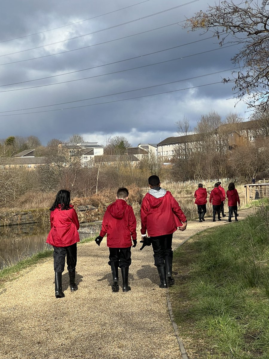 StCharlesGla's tweet photo. A group of Primary 7s went out to explore the @ClaypitsLnr. We were on the lookout for the #Otter but weren’t lucky enough to spot it. We spotted the swans and some ducks and enjoyed the spring sunshine. #OutdoorLearning #LocalGreenSpaces #NotAllWhoWanderAreLost @CLOtC https://t.co/zPh0N1SJoq