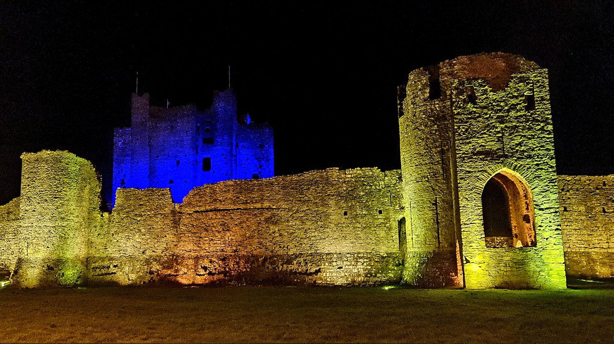 A statement in colour. 

The people of Trim are behind you.  

<a href="/opwireland/">Office of Public Works</a> lights up Trim Castle in the colours of Ukraine 🇺🇦