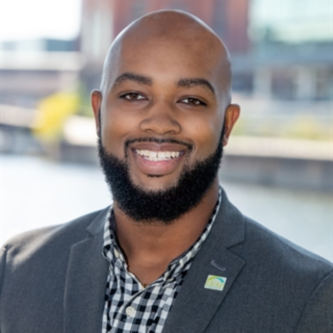 purelansing's tweet photo. @LSJNews informs readers on LEAP's new Elevate program! Interested in knowing more? Tune in to a Facebook live Q&amp;A with program founder Tony Willis next Wednesday at 10AM

https://t.co/xqHrFySWQN https://t.co/13ovQLKZGi