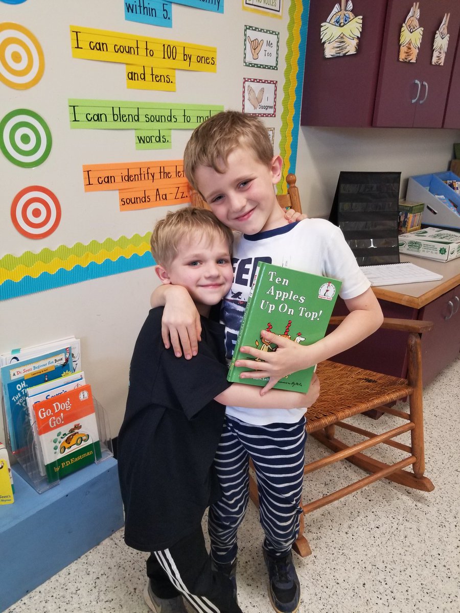 starkeybutler's tweet photo. Once a kangaroo, always a kangaroo! Anna Reese, Peggy, &amp; Carter are 2nd graders this year. They came back today to read to this years #KangarooClass for Dr. Seuss week. ❤ @hgptrojans @MSCSTrojans #ReadAcrossAmerica #Kindergarten https://t.co/wFnJ01NZBg