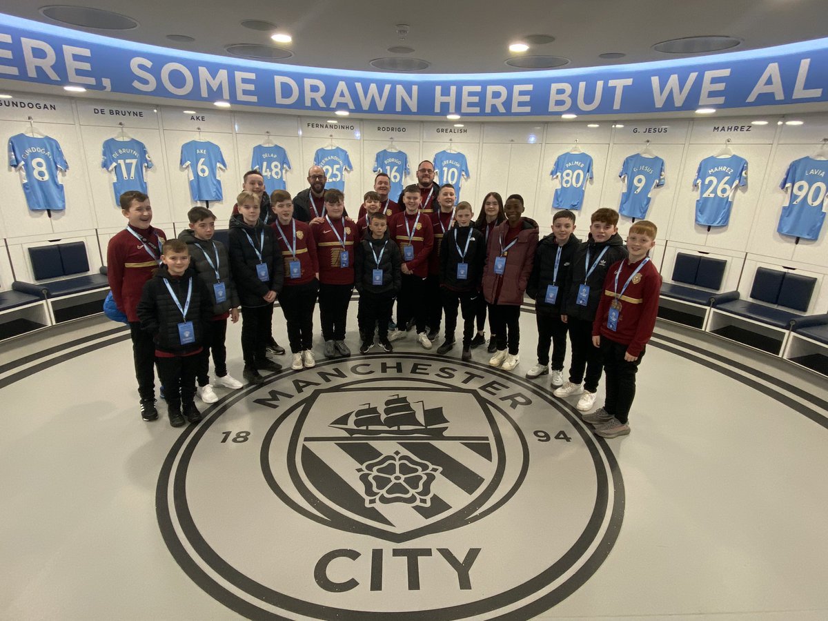 MarkGray_88's tweet photo. Day 1 Complete with @ManCity &amp; @stconvals2009s 

Stadium Tour  🏟 
Club Shop 🔵
Training on the City Blue Pitch ⚽️
#MCFC 

#inspiresport https://t.co/8zXj78mTMA
