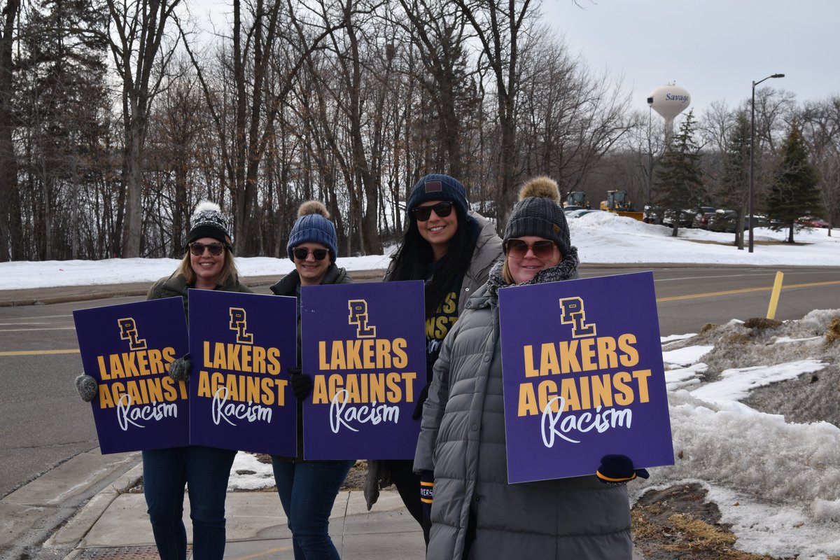 isd719's tweet image. We have such a caring PLSAS community! 💙💛

Parents and community members showed their support for PLHS students by holding signs and cheering as they exited school today! 

Their cheers were met with a lot of honking and waving from those passing by. 

#WeArePLSASAllIn