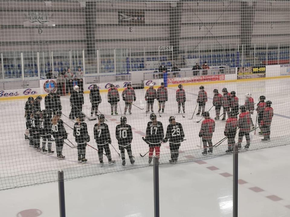 Moment of silence for Ukraine before the game between Bay Arena Pee Wee and Tripen AAU15(F). #wesupportukraine #smallgesture #powerfulmesaage <a href="/hatchertracey/">Tracey Hatcher</a> @HkyNL