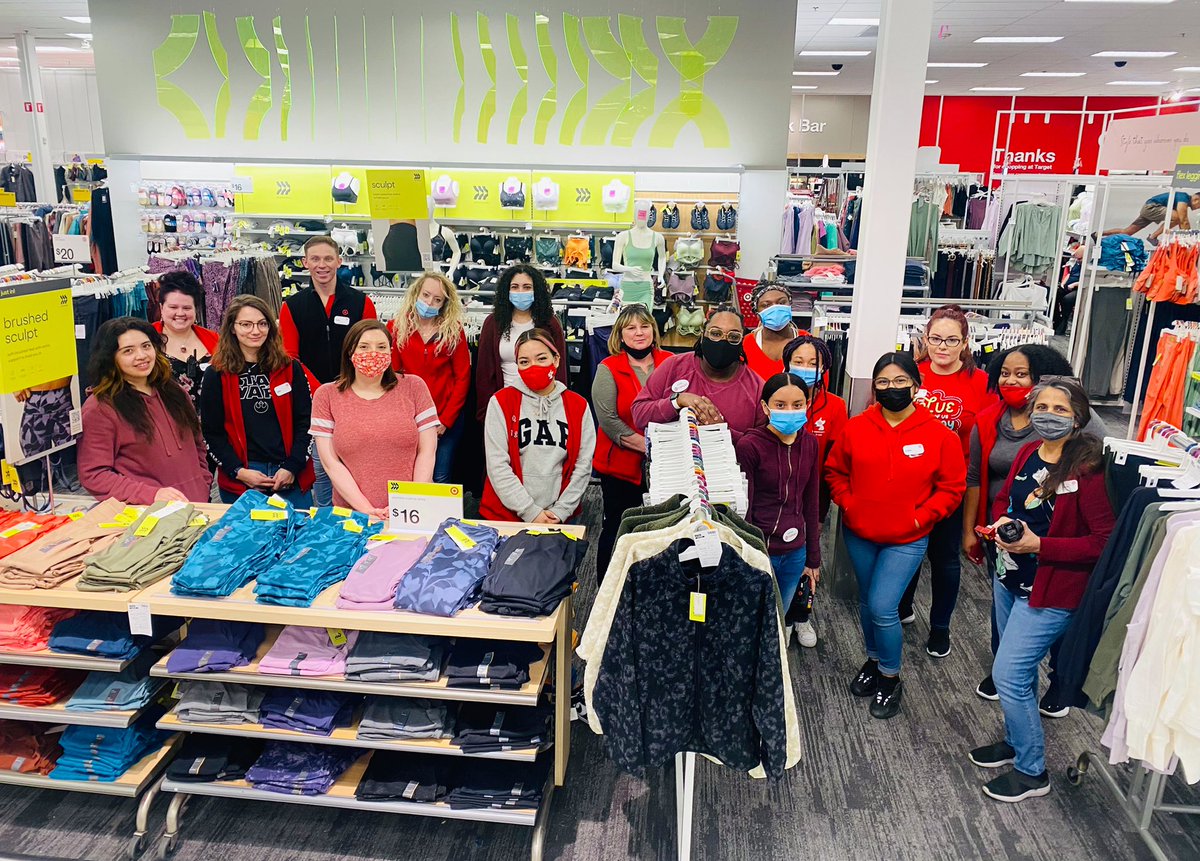 Teamwork definitely makes the dream work! 🎯 Thank you to all who helped and supported #T0927 with our apparel inventory! #D141GetsItDone <a href="/AmandaSully01/">Amanda Sullivan</a> <a href="/tonypena/">Tony Pena</a>