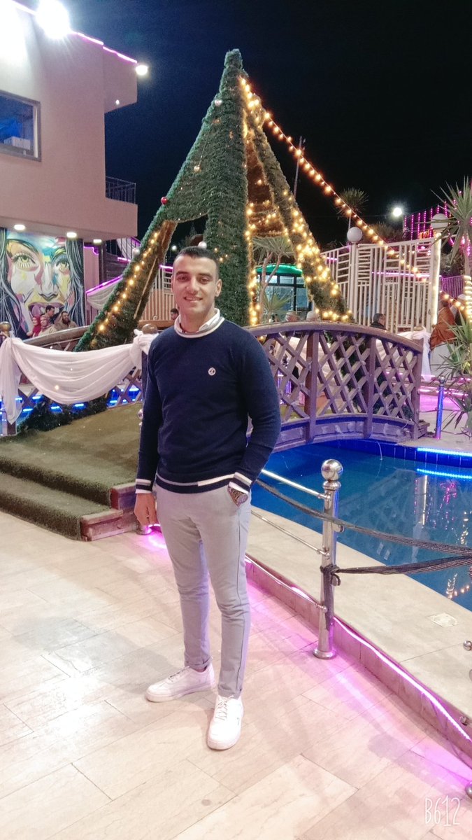 ابـتسـم لـتـغيير الحــيااة اة ❤️ لـڴــن لـاتدع الححــيــيــاأاة تــغــــيــر ابتسامتڴ.. 💔