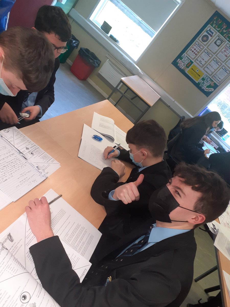 EngDeptSLG's tweet photo. Year 11 work in groups to analyse an extract from 'The Great Gatsby'. 🗣📝📖 https://t.co/b1wvq85nOY