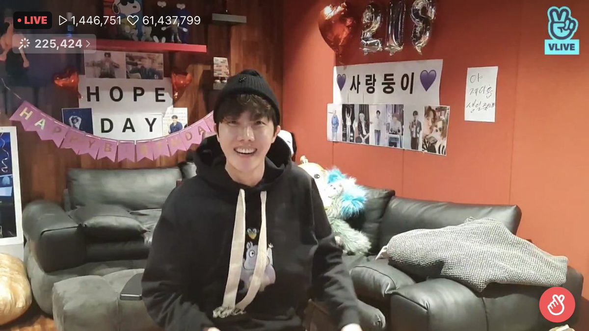 NiiinaG's tweet photo. Late on Twitter but I did message during the VLive.

Happy birthday Hoseok!
I hope you had a wonderful day filled with lots of laughter. There’s no one like you who brightens our day. Love you 💜💜

@BTS_twt #happybirthdayjhope #happyhobiday #happybirthdayhoseok #HobiBirthday https://t.co/gTU7KzWZMf