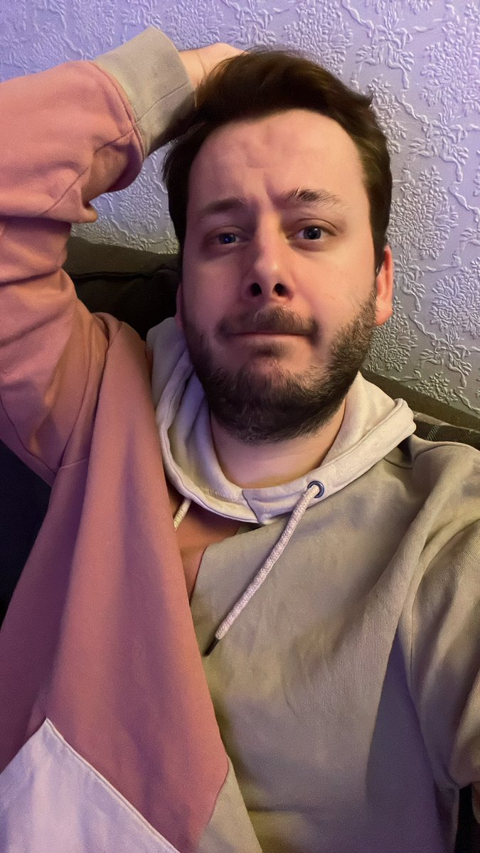 simps_ant's tweet photo. ‘appy Friday evening! ♥️ https://t.co/rbsPWkSIOO