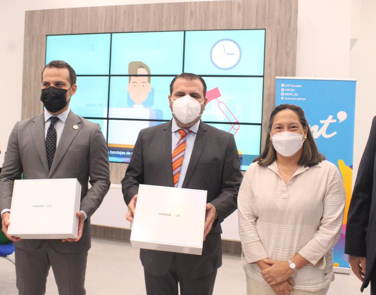 carlitossuarezv's tweet photo. ¡Reaperturamos nuestra agencia Mall del Sol! 

Reactivamos este punto para seguir conectando a los ecuatorianos 🔵🇪🇨
.
Tuvimos la presencia del Gerente del CC, Bruno Zavala, y de Cecilia Arias, de la marca Honor, nuestro nuevo socio estratégico 🤝 https://t.co/e8zD4dbJdU