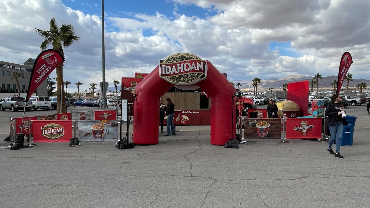 IdahoanFoods's tweet photo. It's #NASCAR Race weekend at @LVMotorSpeedway and we're ready to party!
Stop by the #MashedInAmericaTour in the Fan Zone for some FREE mashed potatoes, and stick around to play some games and take a selfie on our couch potato!
#Pennzoil400 | #Aslco300 | #VictoriasVoics200 https://t.co/OZdKBk6GON