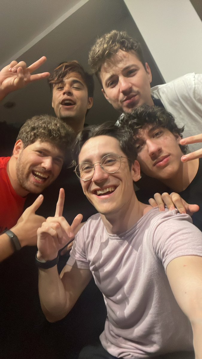 Ig del de cabello chido

CUÁNTO TIEMPO PARA TENER UNA FOTO DE ELLOS SIN SER EDIT 

Por una foto con todos juntos en un futuro próximo🕯️