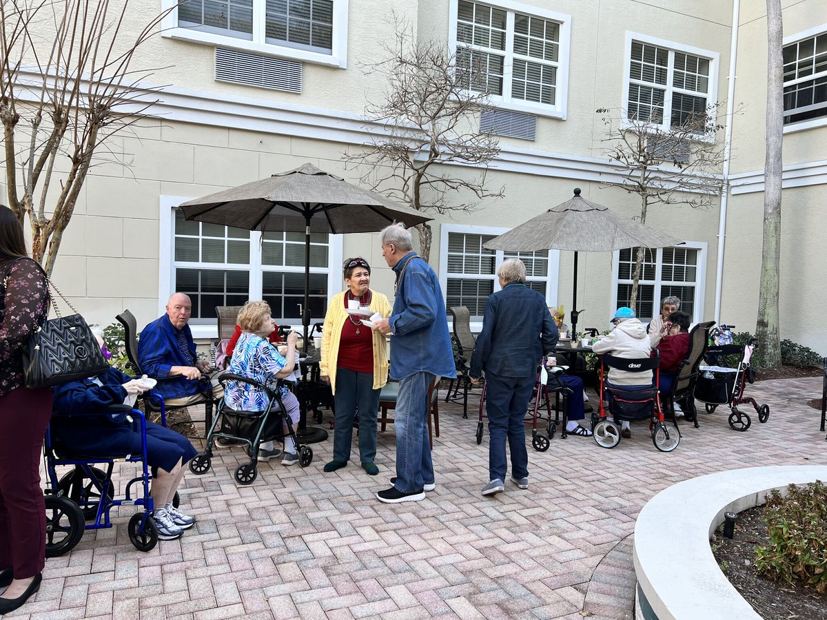 🥳 🎭 Our residents from all over the country celebrated Fat Tuesday this week! From decorating their very own masks and wearing beads to dancing to fun music and eating King Cake, we’ve had a wonderful time during our Mardi Gras celebrations.
#WickshireWay #SeniorLiving