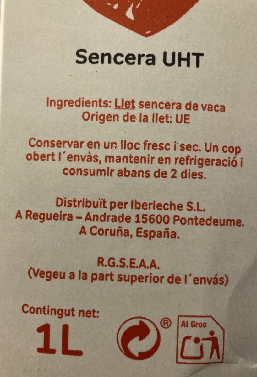 DeVeritat's tweet photo. Voleu dir que la llet que la Generalitat distribueix a les escoles no podia ser catalana? https://t.co/fzx8acnSDr