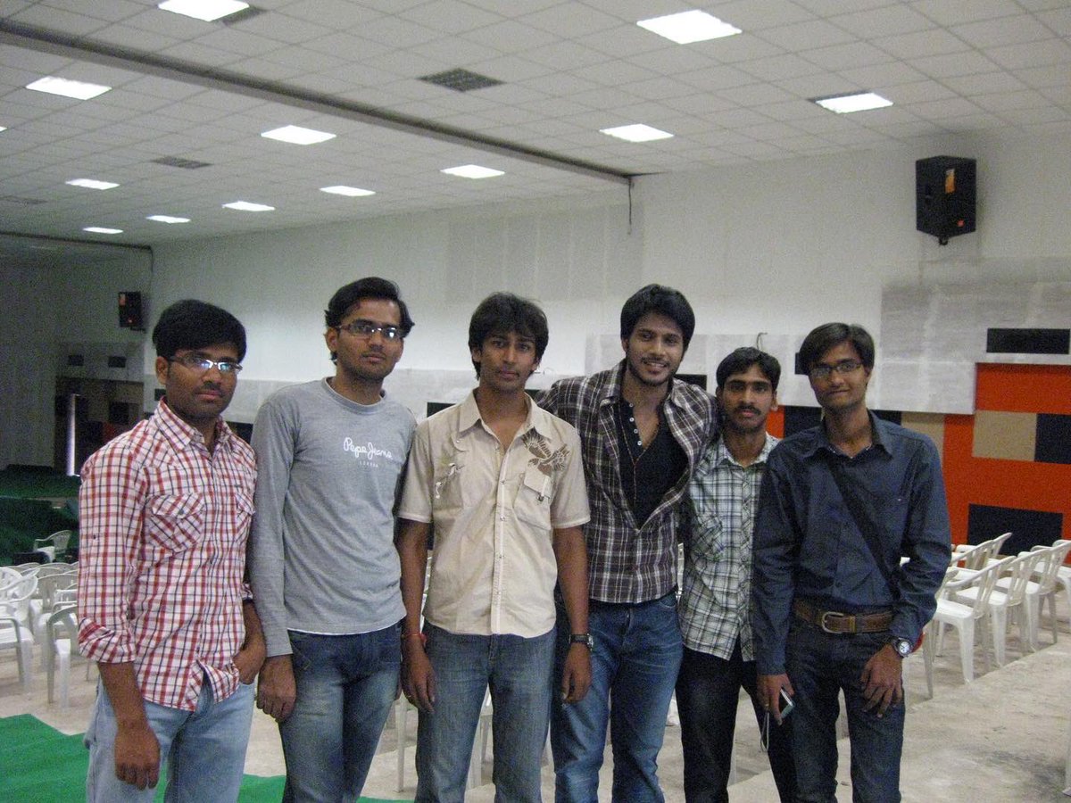 CosmicDust_AT's tweet photo. #tollywood Actor @sundeepkishan gettin’ a touch up done bein seated at d far right.
Want d proof, see next photo snapped along wid my buddies! 😉
Dis was back in 2011 on farewell day at colg when he was shootin for a film!
#GraduationDiaries #MLRIT #collegelife #goodolddays https://t.co/dTKD4B4hom