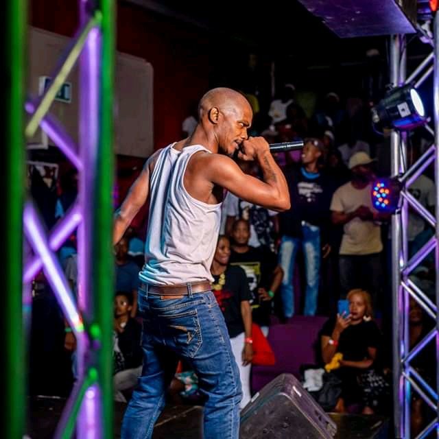 Lockboy_sa's tweet image. #NewProfilePic My last performance on the Finals @MainEventRB @Gaba_SA @Celestialmic
@Lockboy_sa
@mzulumajola
@obmagik
@LeehRadioDj
big thanks to @ZakweSA
 And his Team HIPHOP IS ALIVE 🔥🔥💪 #hoodvshood2022
#Rapifact