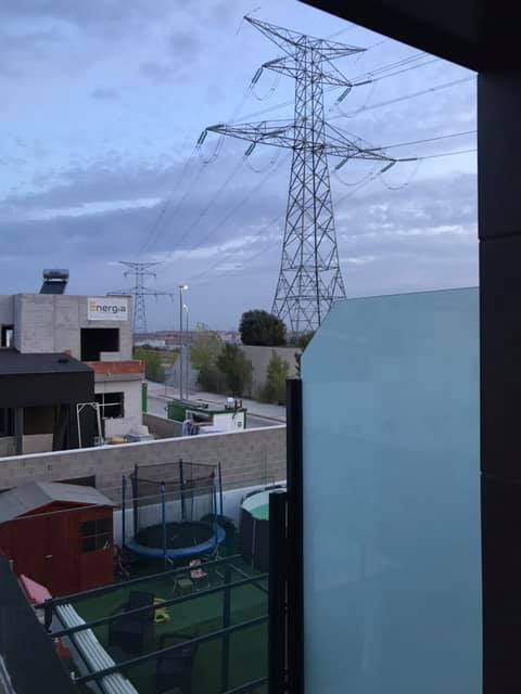Somos el único municipio de España que dos Líneas de Alta Tensión de 400KV dividen el dos la ciudad y la rodean. #fueratorresdearroyo #todosvivimosbajoloscables