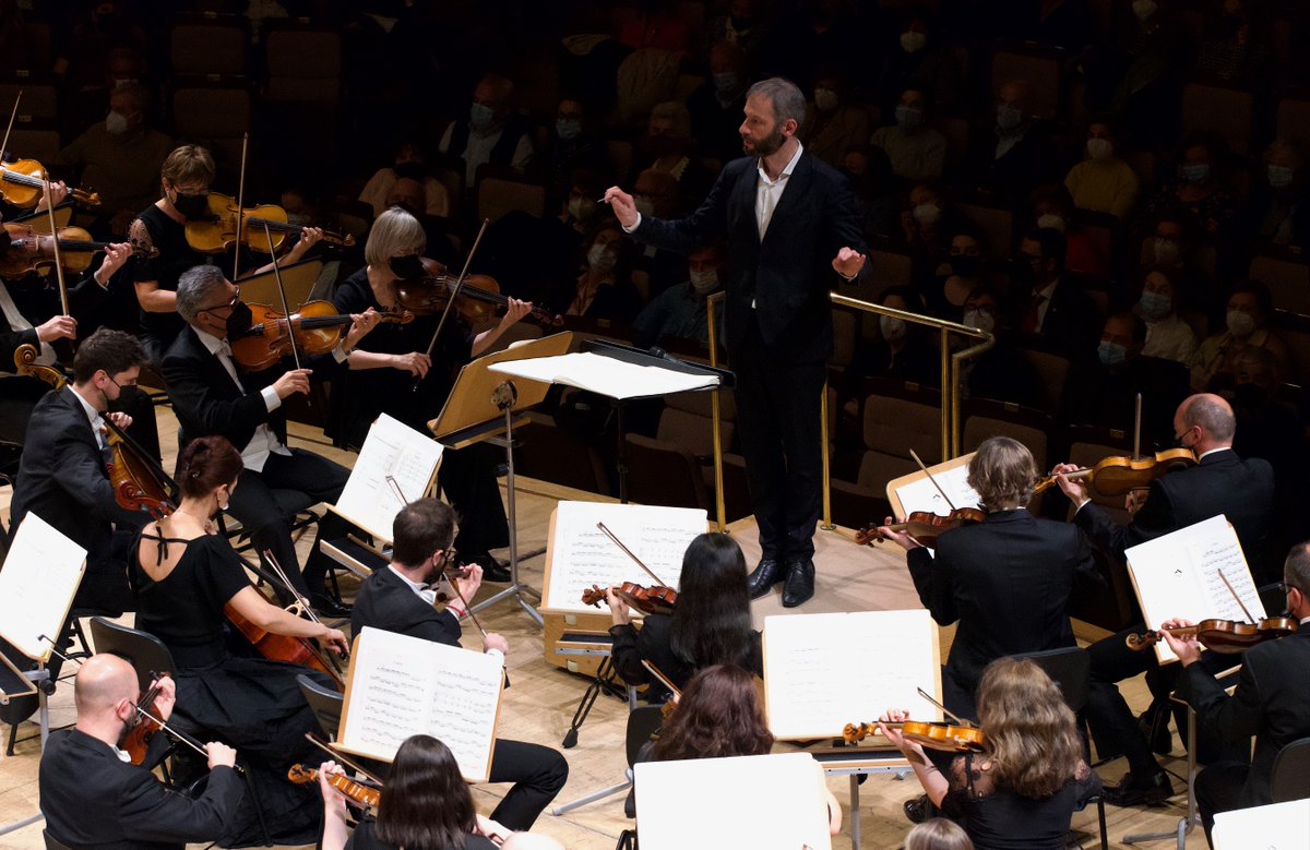 ocnesp's tweet photo. La música del santiagués @FernandoBuide, el finlandés @esapekkasalonen y las melodías estremecedoras de 'El pájaro de fuego' de Stravinski os esperan, junto a la @OSGgalicia, hoy a las 19:30h y mañana a las 11:30h en el Auditorio Nacional... ¡y en @radioclasica! 🎶 https://t.co/wZzKgVrYNI