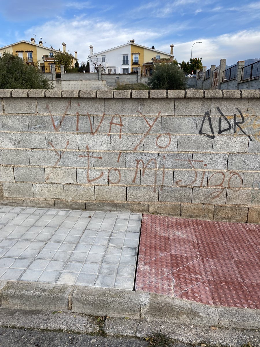 Mingui_'s tweet photo. @henarconh Esta también de Granada (En Huétor Vega concretamente) Llevamos la poesía urbana en la sangre! https://t.co/uEt0GlbD2Z