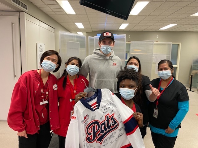 LifelineSask's tweet photo. Special thanks to @LoganNijhoff, @WHLPats, and everyone else who attended Logan's community blood drive yesterday. 

It takes a team to save a life. We're thankful to have Logan as part of the @hkygivesblood Ambassador program. 

Thank you for supporting #CanadasLifeline. https://t.co/eD3vPKESiq