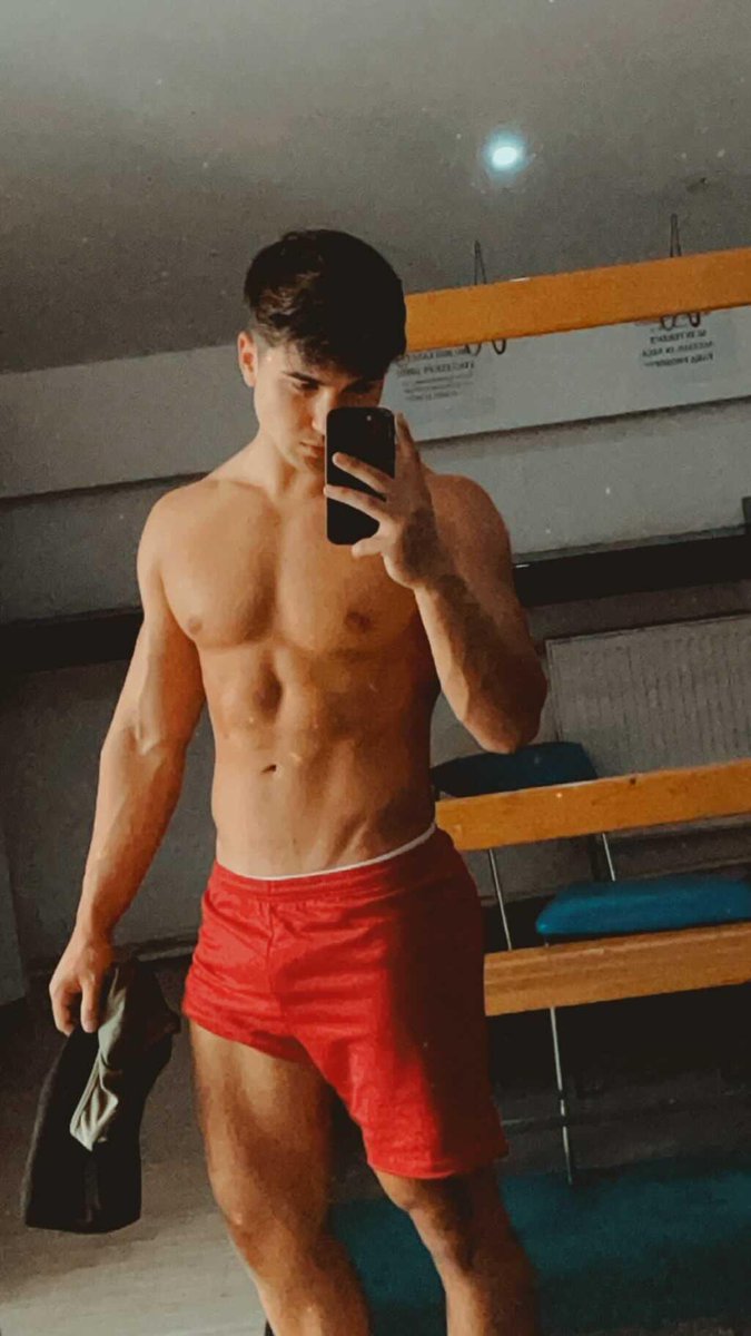 GodAdonis1's tweet photo. Time for gym https://t.co/dqjPbPhjLF