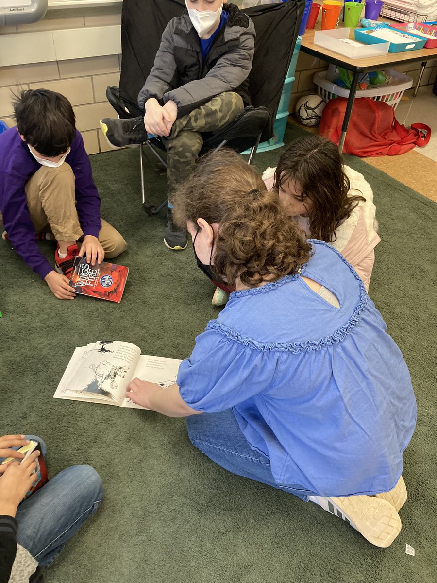 MrsBHsClass1's tweet photo. Read-Across-America with First Grade! @mthomasrfes @missyfanshaw @RodgersForgeES https://t.co/k1PC4NfQGz