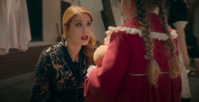 babilmasallari's tweet photo. "Ailen diye seni böyle kontrol etme hakları var mı ya? Hayır bir yere ait olmak için illa onların doğrularına göre mi yaşayacaksın? Kendin olamıyorsan zaten oraya ait değilsin ki." 
#PeraPalastaGeceYarisi #HazalKaya https://t.co/1i9NXF32yb