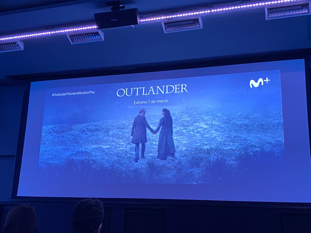 _redheadedwoman's tweet photo. @MovistarSeries Gracias a todos por organizarlo! 👏🏻👏🏻👏🏻
Ha sido la más divertida de todas las premiers en las que he estado. 
Que fantástico monólogo  y animación de @GabriCalzado  No tienes acento escocés, pero me declaro fan desde hoy! 

Feliz noche  #Outlander #OutlanderPremiereMovistarPlus https://t.co/Qwl0VrF8su