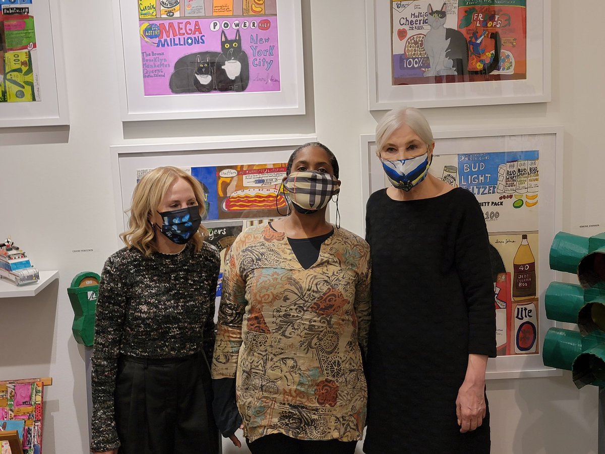 ShieldInstitute's tweet photo. Simone Johnson #nycbodegacats are very popular at #outsiderartfair.  Simone w/ Board President Lori Reinsberg and Shield Executive Director Susan Provenzano.  Overjoyed buyers Irini and Nicole were game for posing with the cats! https://t.co/QxGVhkpuTC