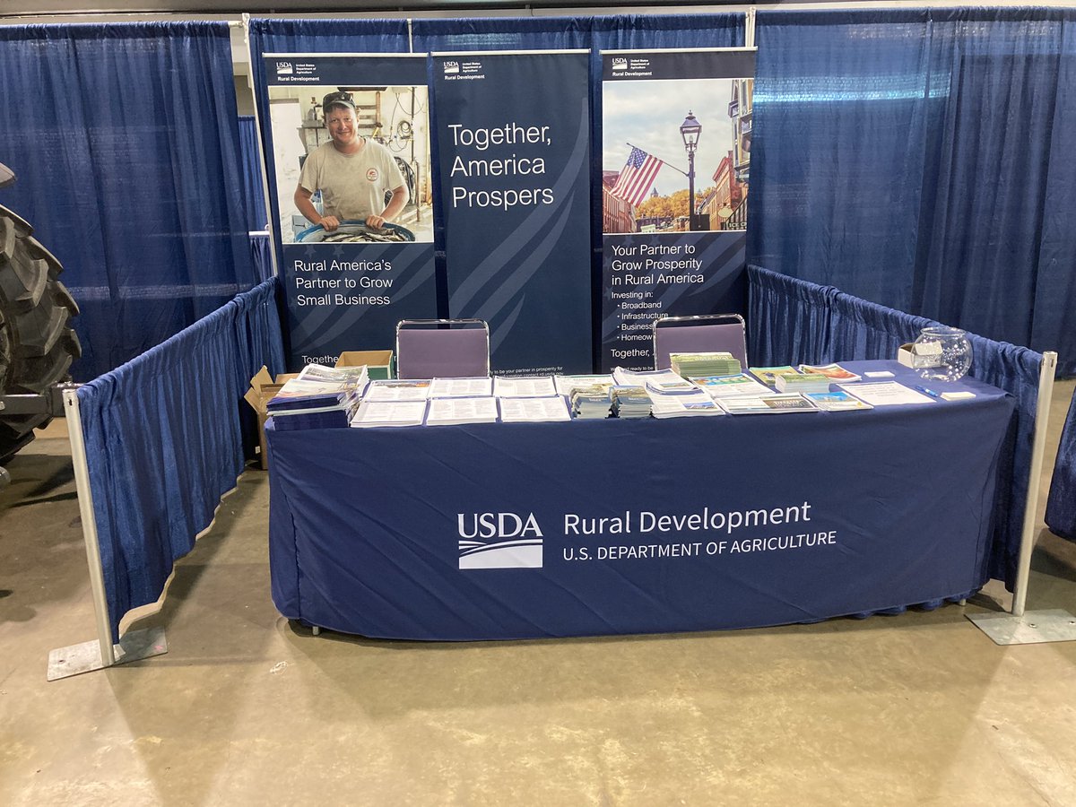 RD_Alabama's tweet photo. AL State Director Nivory Gordon and RD staff are at the AL Cattlemen’s Association Convention to talk about how USDA is helping to bring beef to the table through the Value Added Producer Grant and RD’s new meat processing programs. #BamaBeefMeet https://t.co/Iu1J0pWLUL