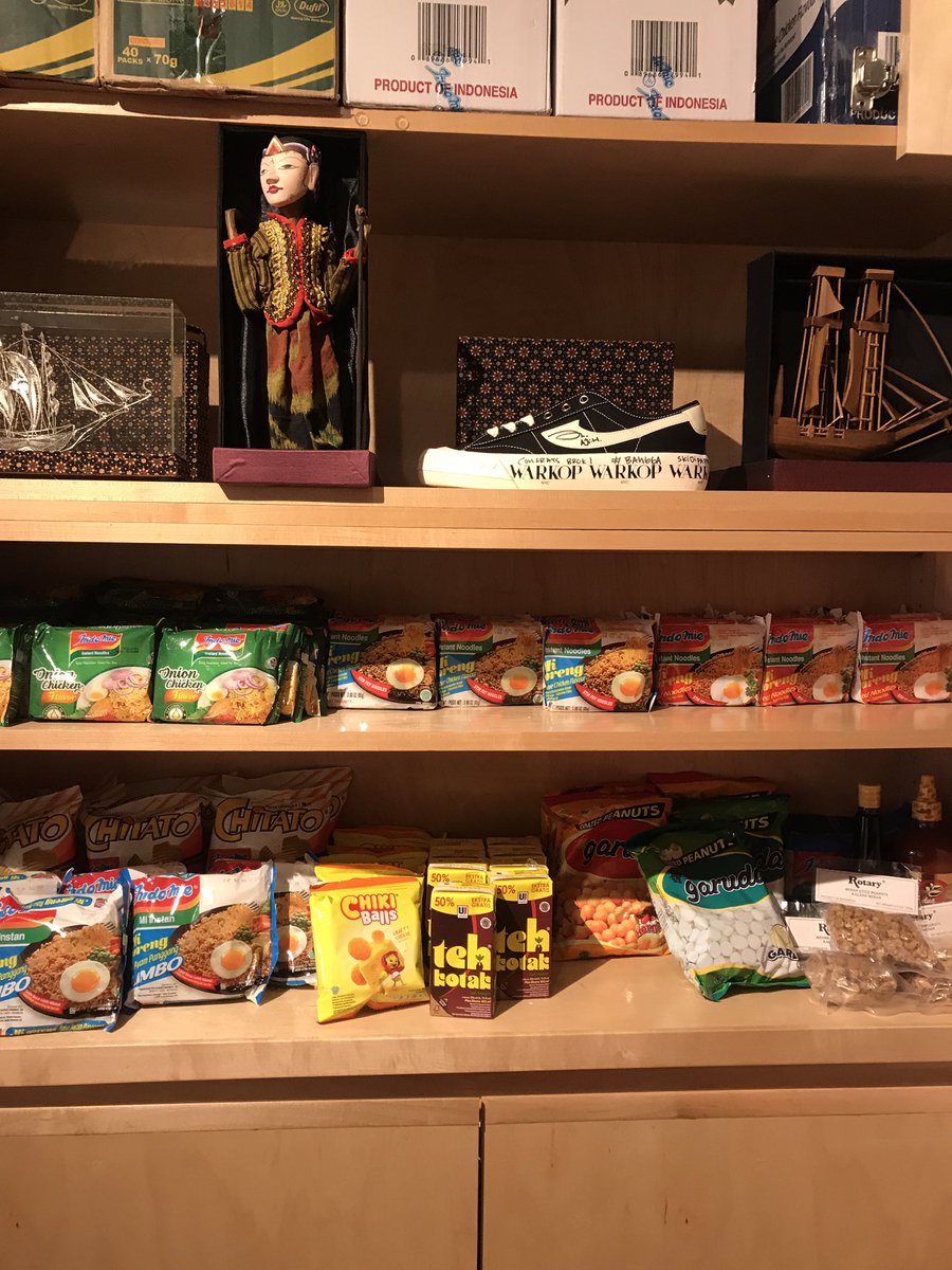 Menjajal Warkop NYC yang sedang ramai itu. Akhirnya ada tempat nongkrong di Manhattan, bisa ngajak temen kantor buar nyicip indomie (note: sebelum bilang mahal, harga ini termasuk ekonomis sesuai pendapatan penetap di sini - kurleb empat kali pendapatan rata2 di tanah air)