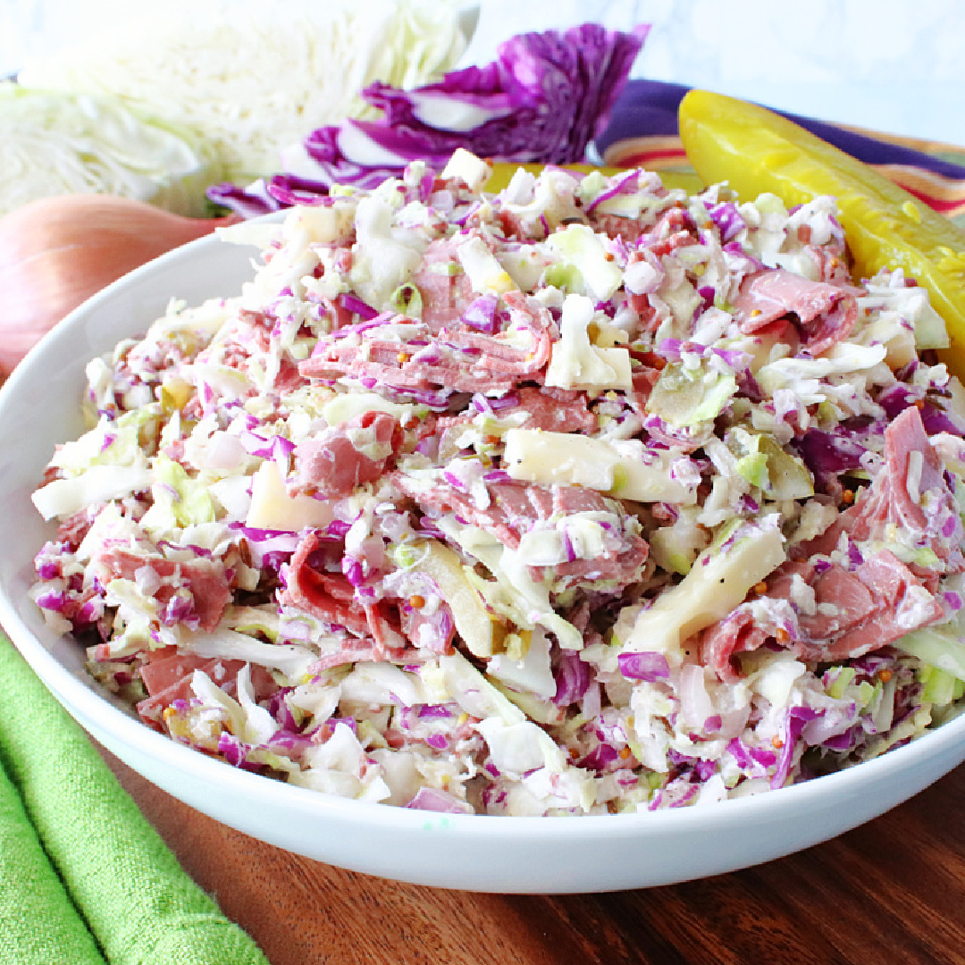 Inspired by traditional Irish fare, this recipe is decidedly untraditional! CORNED BEEF AND CABBAGE COLESLAW #stpatricksdayrecipe #dinnerideas #cornedbeefandcabbage #whatscooking #dinnertable
bit.ly/3hLjXJ3