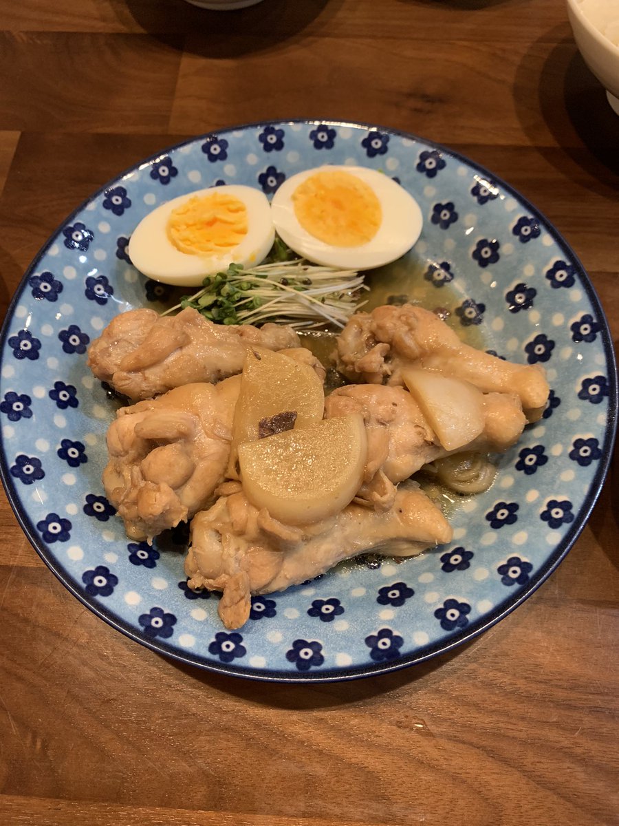 prolapse2022's tweet photo. 昨日の晩ごはんのメインは鳥手羽でした✨
あまり普段家でお酒飲むことはありませんが、ビールを少し飲みました🍺
コロナ渦になり、外で飲むということはめっきりありませんが、少し居酒屋気分も味わえて良い週末でした😄
#おうちごはん
#ビール https://t.co/gLlnDOSVrt