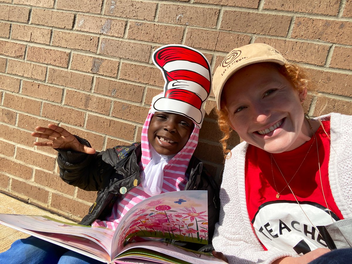 Ms_Elsey's tweet photo. A little sunshine reading was the best way to end Read Across America Week!☀️@hecorleyelem #HECleads #PrideIn5 https://t.co/40DSPFPzpg